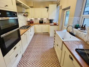 Kitchen- click for photo gallery